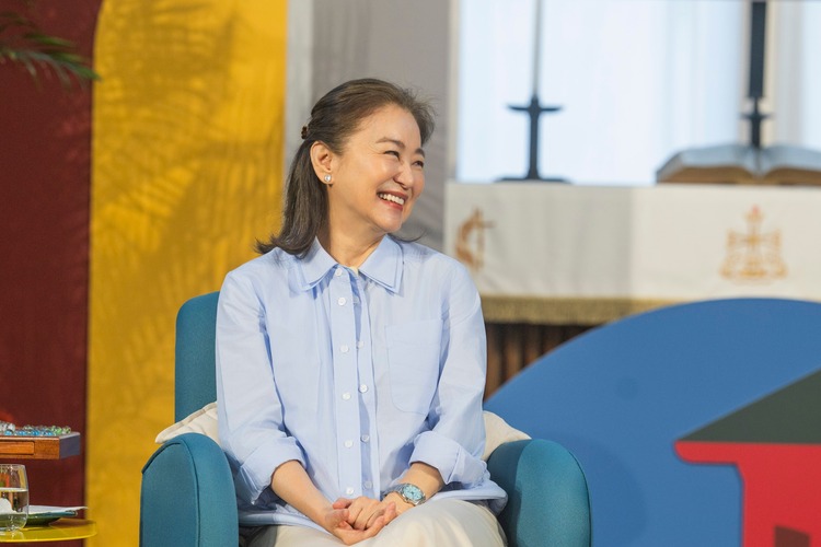 71歲林青霞現身香港中文大學開講　自然白髮與細紋成文化講座焦點