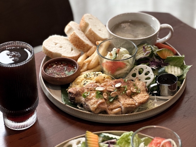 屏東特色泰式料理餐廳 泰式料理融合異國早午餐開啟全新美食體驗