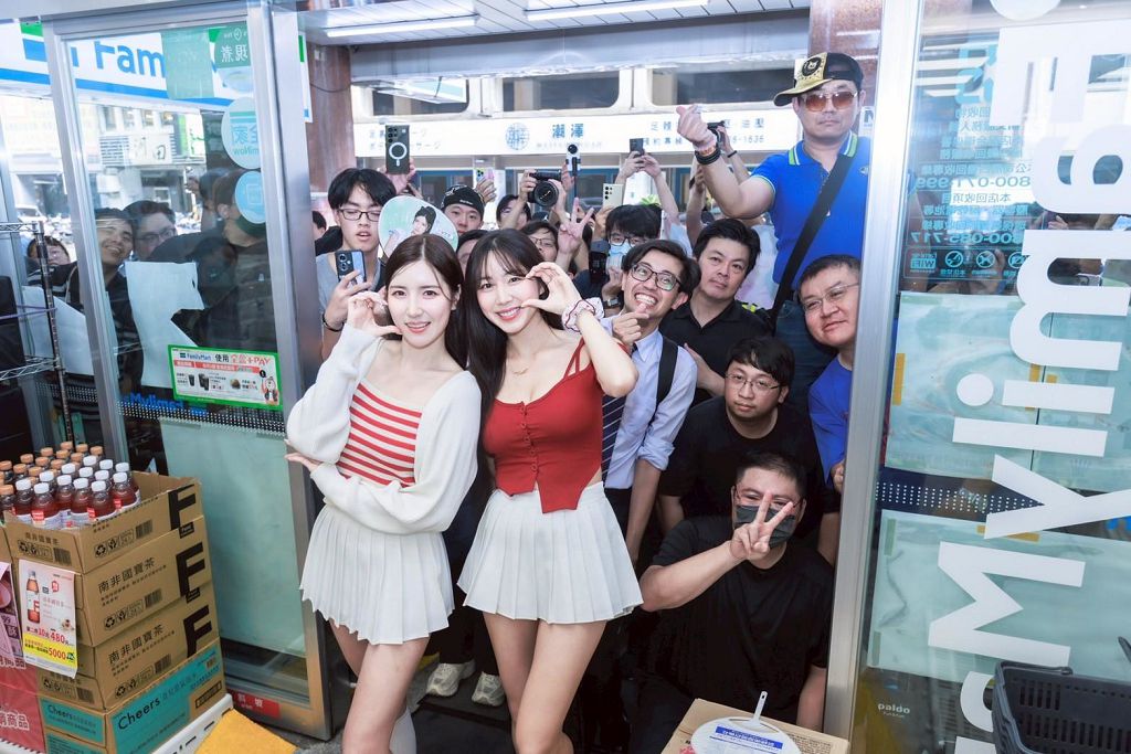 Paldo 泡麵女神降臨全家便利超商！安芝儇、南珉貞當一日店長為粉絲應援！