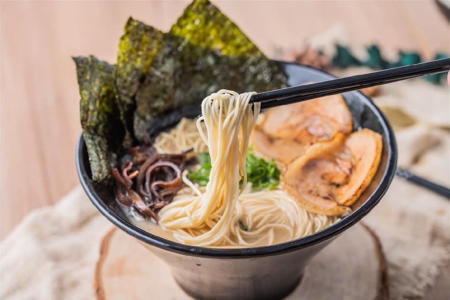 台中西屯拉麵店推薦 湯頭濃郁卻不膩 拉麵控必訪口袋名單