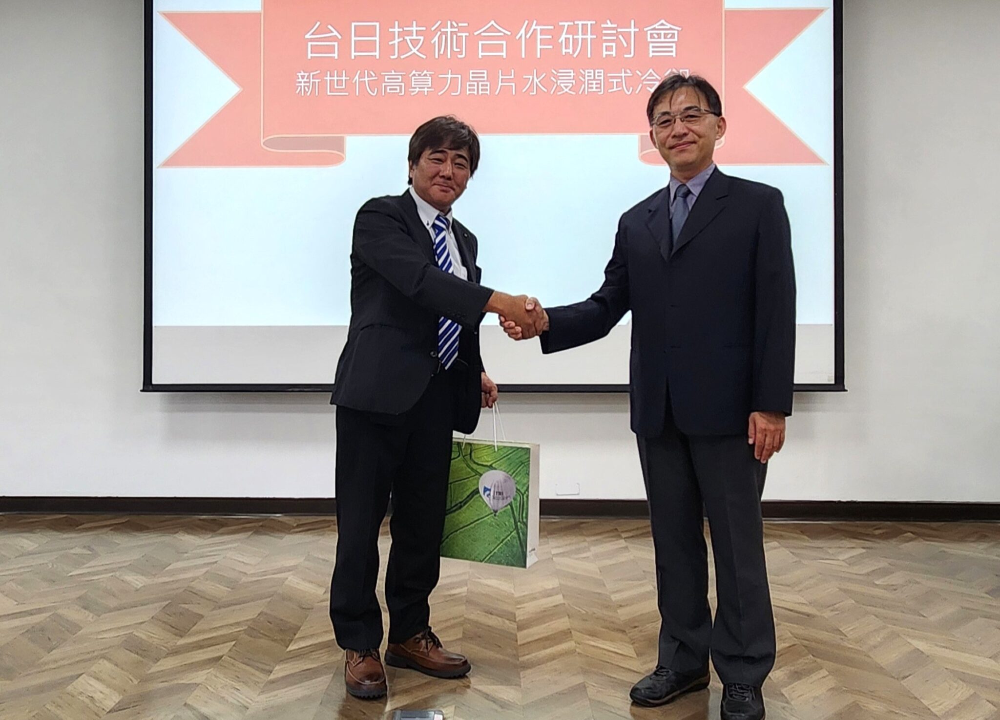 工研院攜手日新創商 開發全球首創水浸潤式冷卻技術