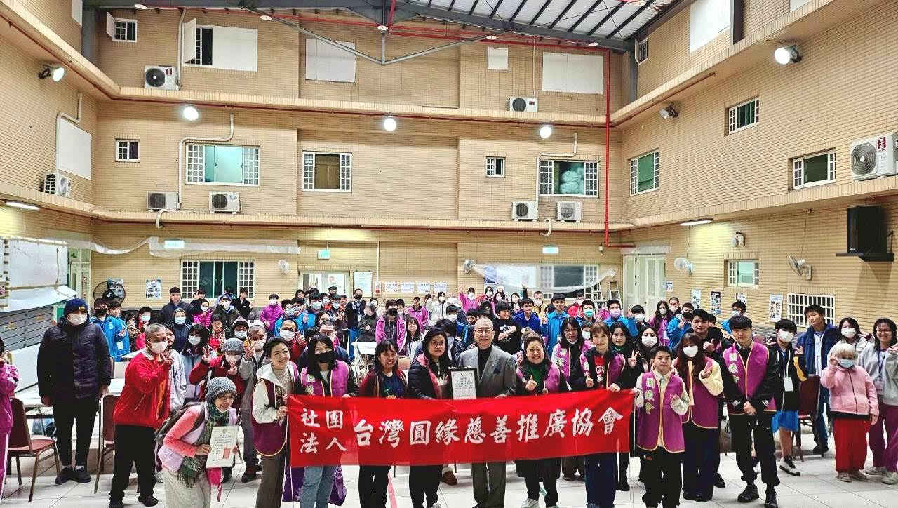 圓緣會攜手皇順國際與永平高中 點亮老憨兒無筆彩繪