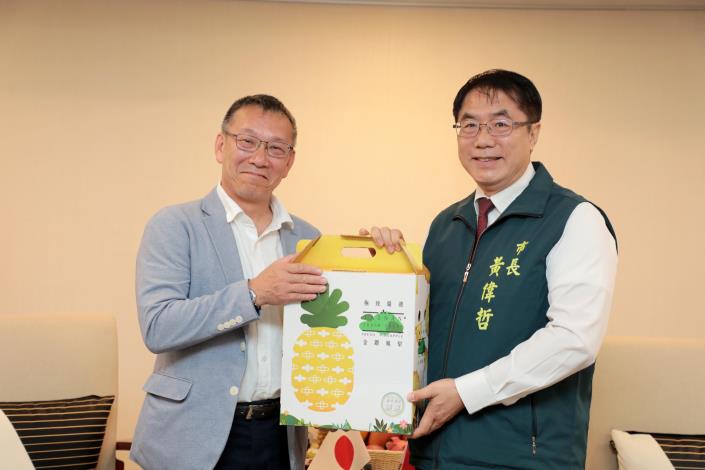 日本頂級超市QUEEN'S ISETAN社長來臺南了！與黃偉哲市長合作推臺南農產上架計畫