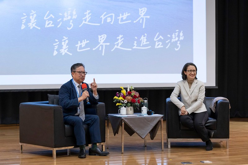 「戰貓外交」大公開！蕭美琴副總統在高雄醫學大學高醫書院「校長講座」解密臺灣如何突破國際挑戰