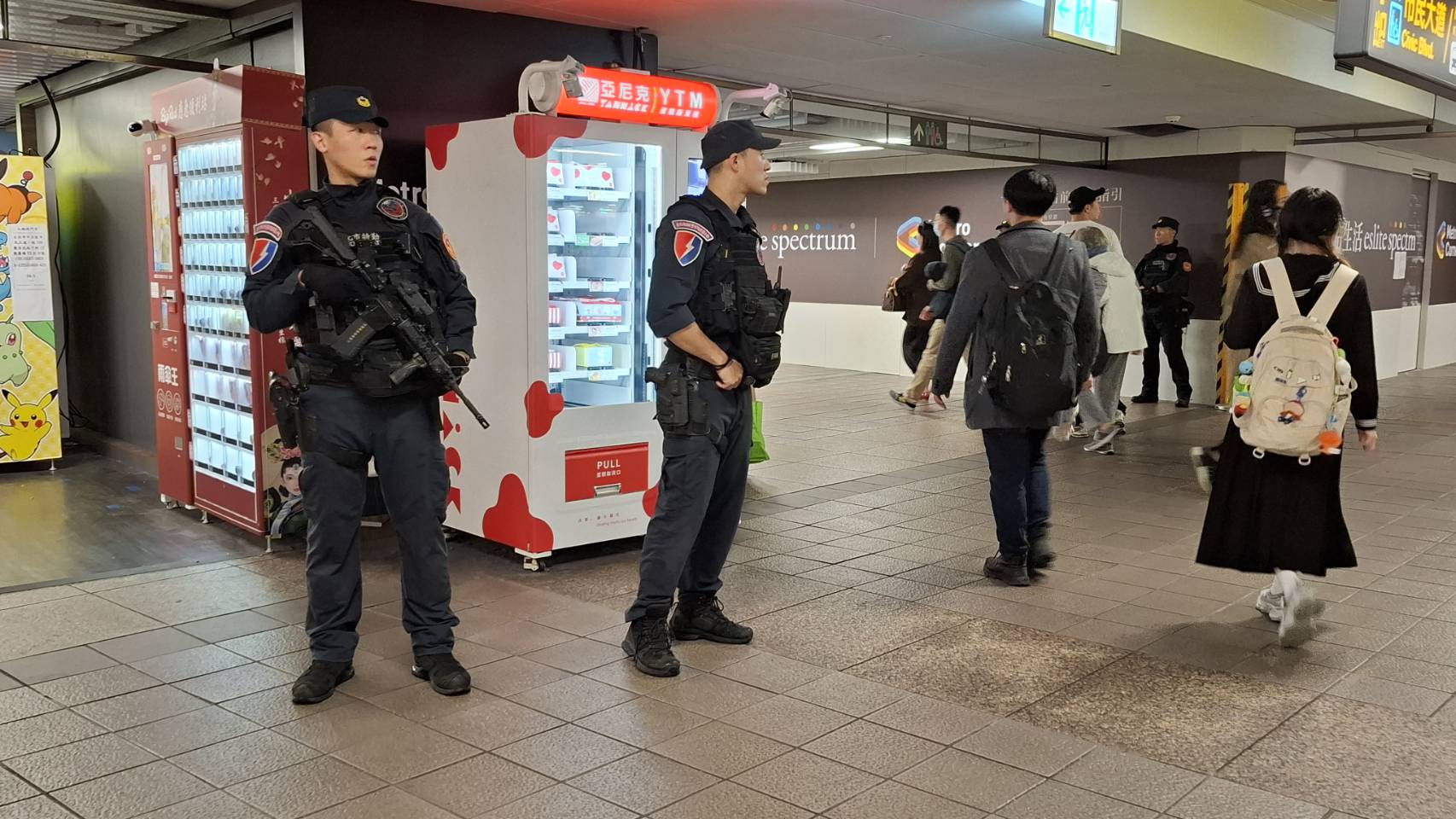 板南線臺北車站驚傳煙霧彈事件　一死一傷引發關注　北捷升級維安、警方全力緝凶中