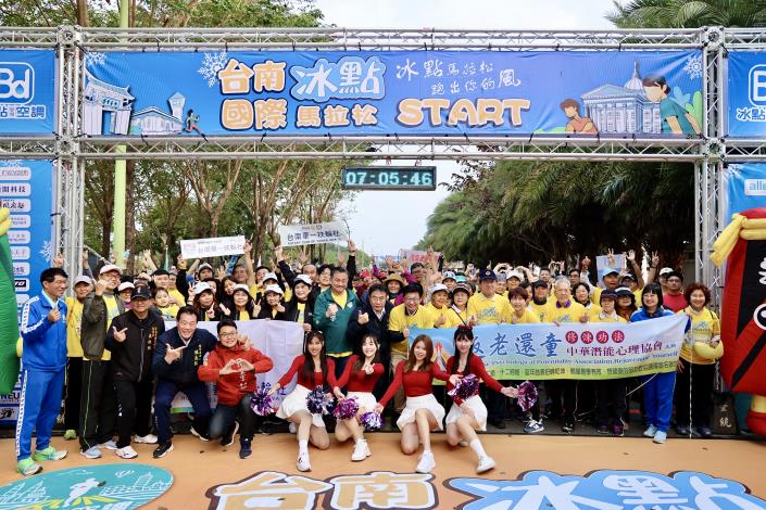 黃偉哲市長推廣運動城市！2025臺南冰點國際馬拉松展現在地魅力