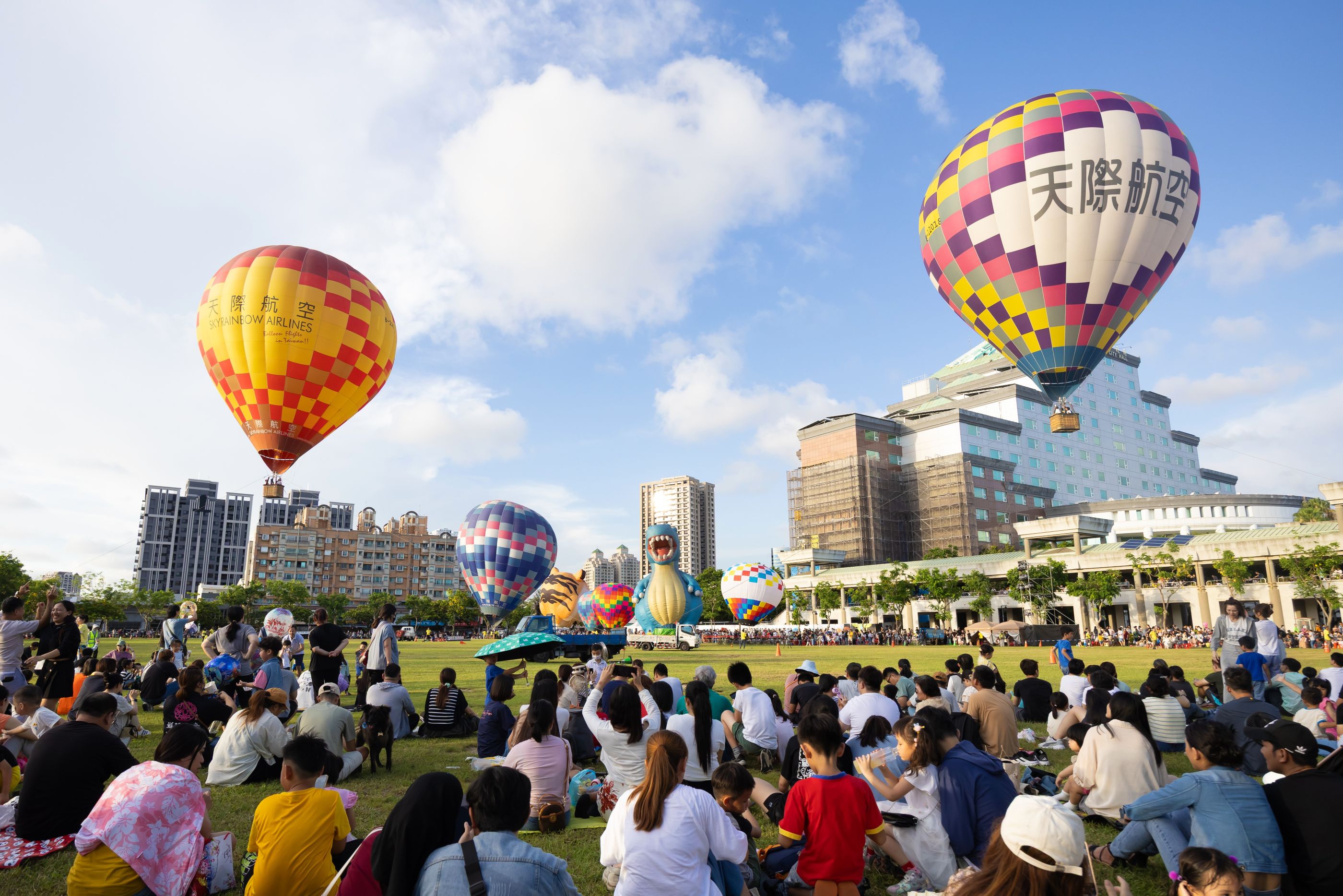 台南熱氣球派對10月17日登場！免費接駁、光雕無人機秀、親子闖關一次玩
