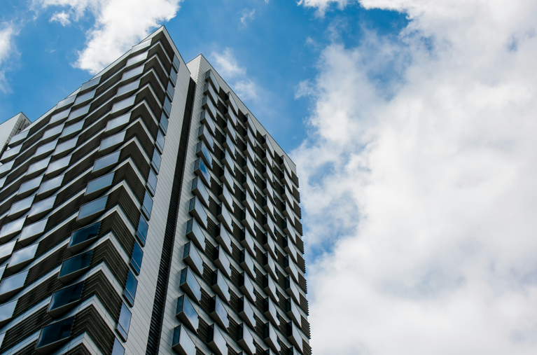 想做房仲賺高薪？主計處數據揭露臺灣真相，美國收入引熱議！