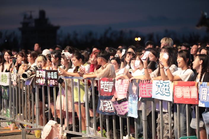 2025南鯤鯓代天府月老單身聯誼登場　內政部長劉世芳發幸福御守、鼓勵青年脫單