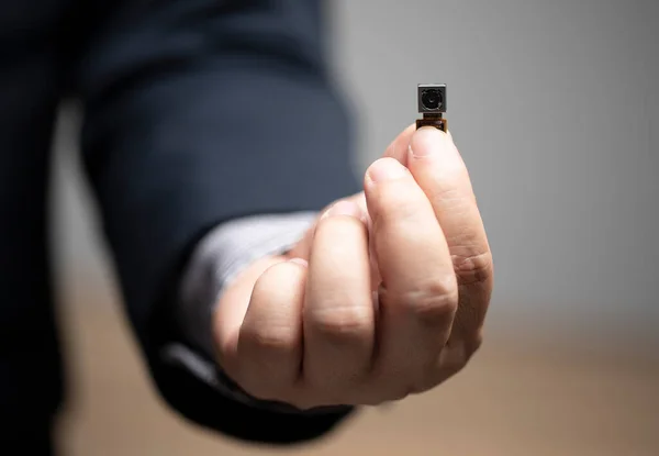 女廁偷拍風波！賽車場針孔藏樹葉 showgirl受害 調查官涉案遭質疑刻意隱匿 外派突喊停