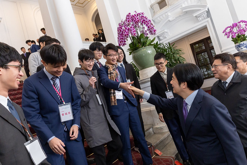 賴清德總統接見數理學科奧林匹亞競賽代表團，力推科技國力與科學教育的發展