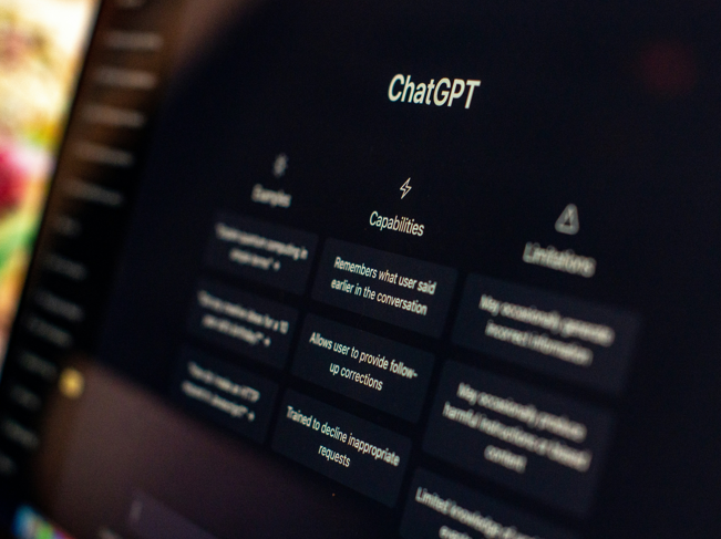 網路內容革命：AI生成內容正式超越人類創作，研究指出文章一半以上由AI完成，中正企管系MBA開AI新課程.
