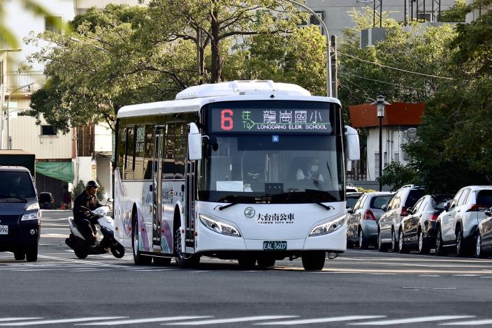 0、6路率先導入電動公車　臺南新增9輛新車上線　低碳通勤品質再進化