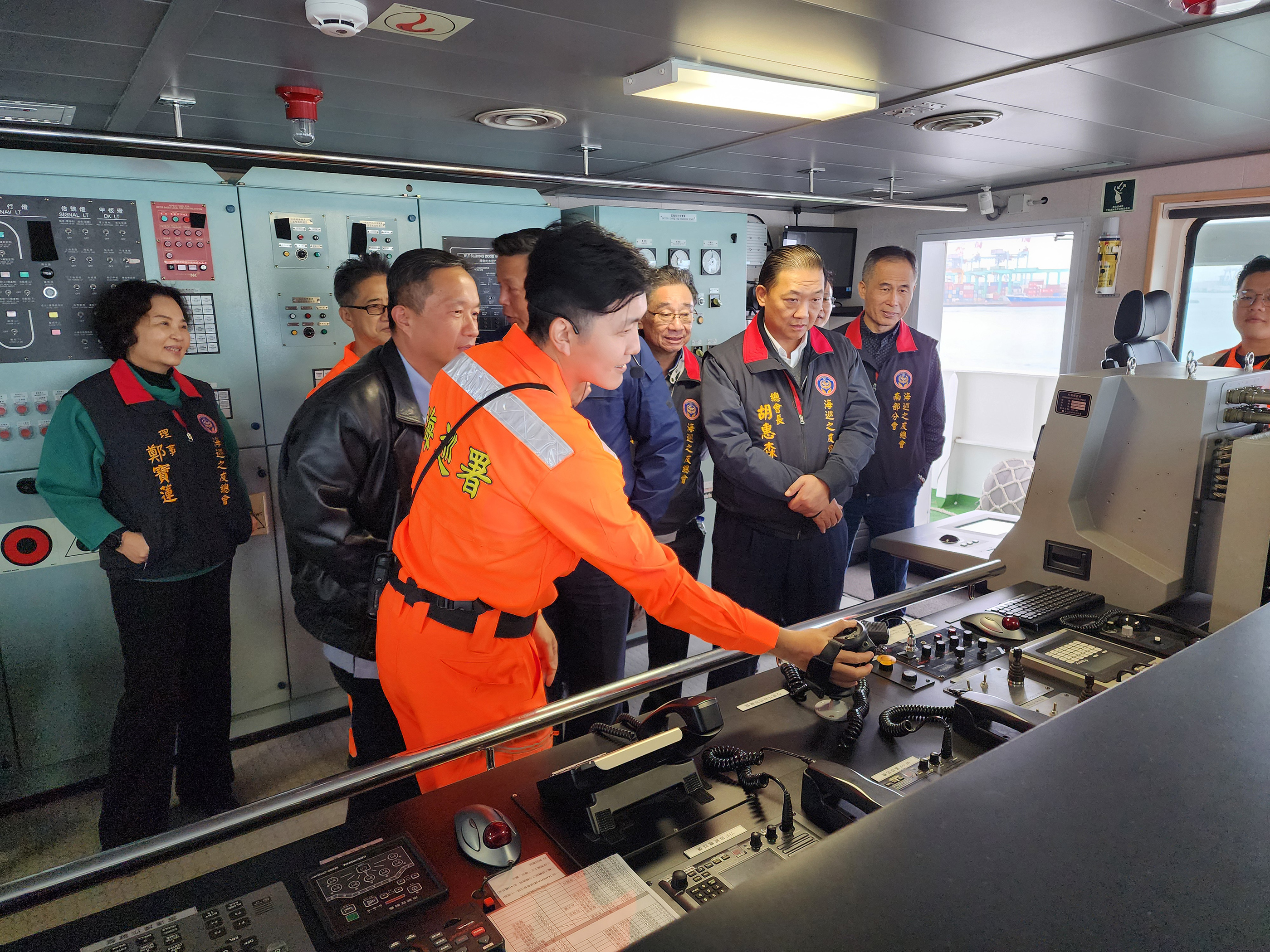 海巡之友總會送暖！胡惠森總會長慰勉南部海巡單位