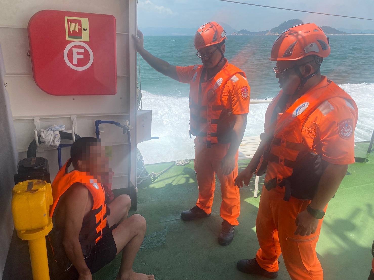 泳圈偷渡金門大膽！中國男子遭逮捕 海巡署示警：灰帶攻勢升高