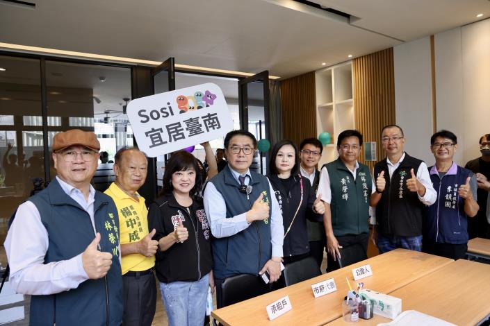 市長黃偉哲親赴現場見證臺南首批「宜居成功」社宅入住戶簽約 開啟幸福新生活篇章