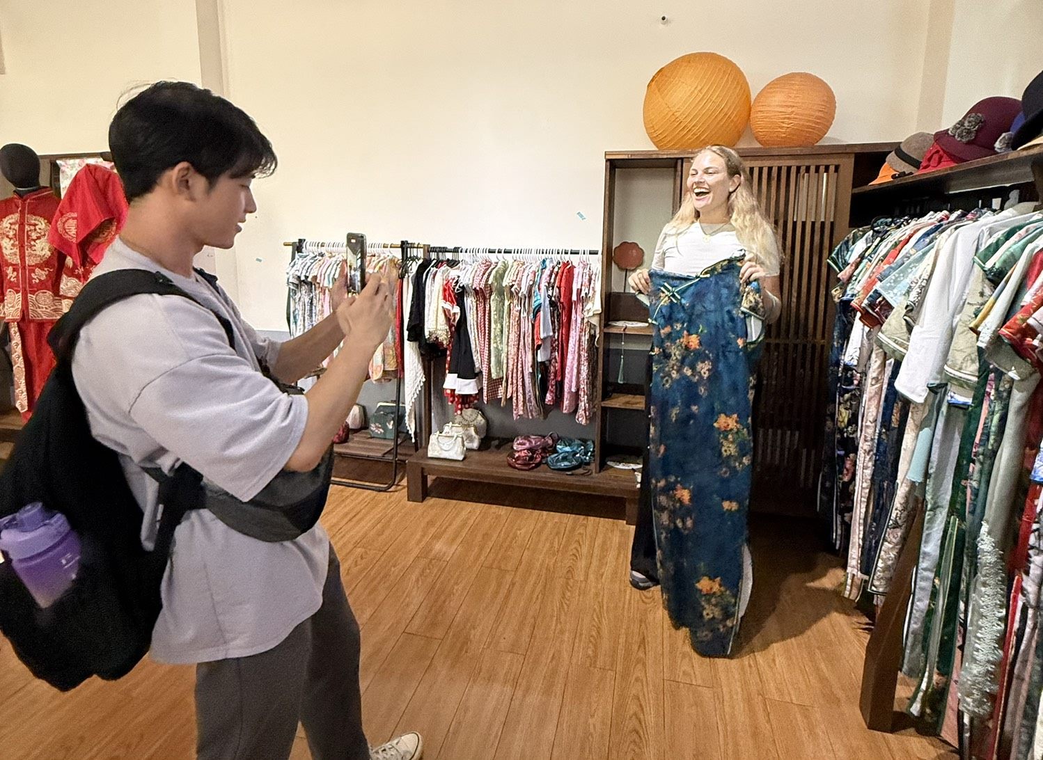 德國探險家獨旅第80站選擇臺北！大讚臺北友善安全並充滿魅力，沉浸老城復古風情