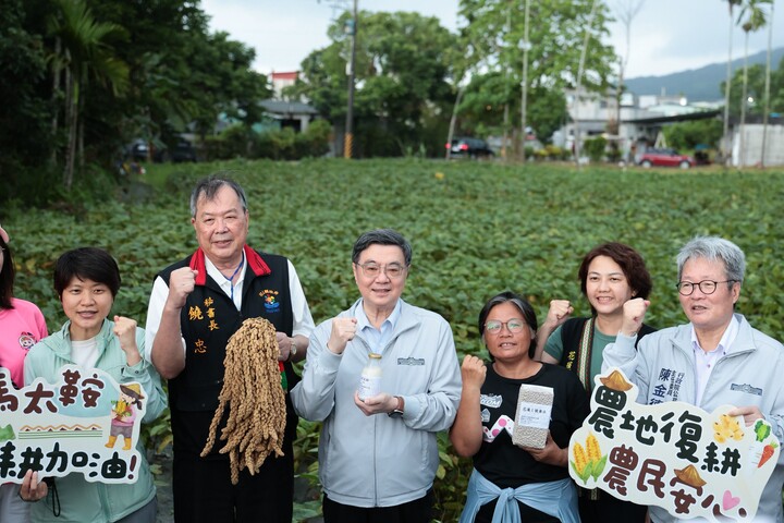 視察花蓮光復鄉農場復育情形　行政院長卓榮泰盼成功復耕經驗帶動地方經濟重振