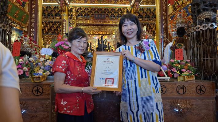「南管」黃美美藝師獲認定文資保存者 臺南市文化局長黃雅玲親頒證書 黃美美近一甲子傳承曝光
