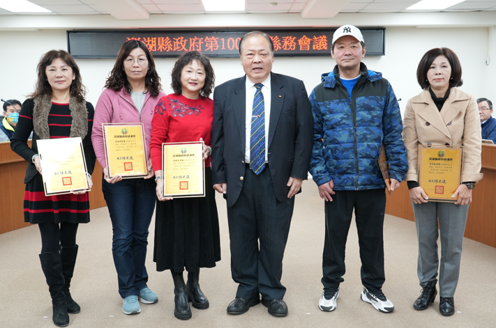 澎湖縣長陳光復於第1001次縣務會議 表揚傑出教師與運動員