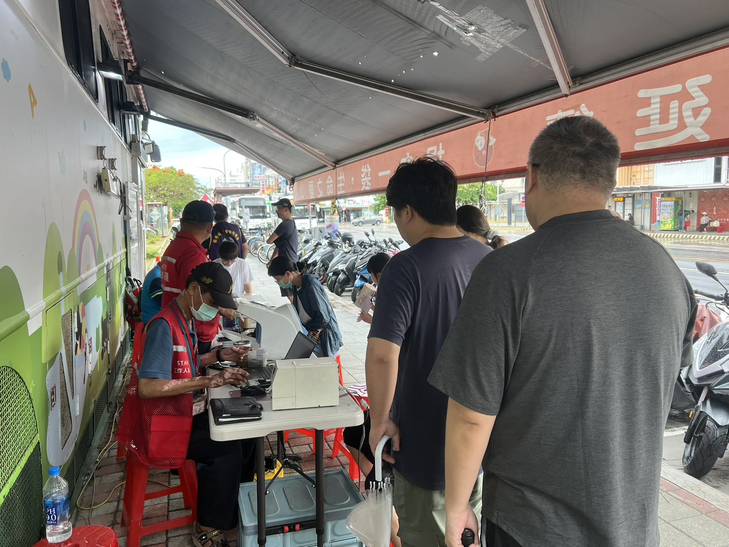 捐血守護生命，國際同濟會澎嘉南區九會聯合行動點燃臺南街頭，城市的溫度來自你的一袋血