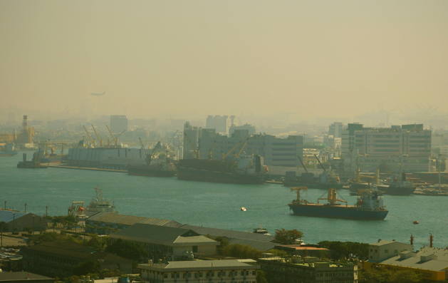 臺股若續崩 房市恐引爆「斷頭潮」 專家示警：留心逾放比動向