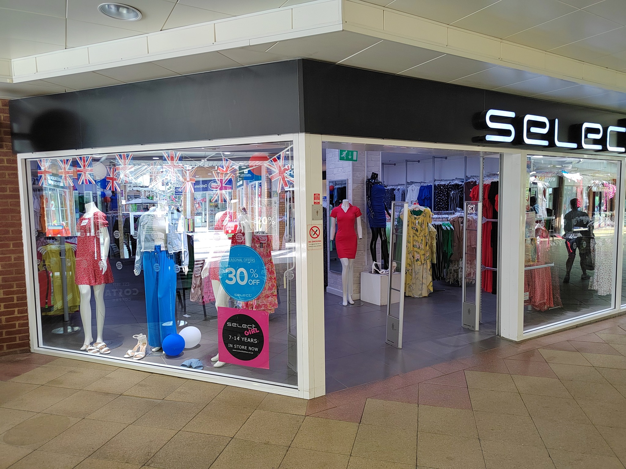 知名40年服裝品牌宣告破產！關閉35間門市、數百員工失業