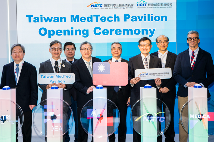 Team Taiwan 46家企業齊聚MEDICA 2025，國科會、經濟部展示臺灣智慧醫材創新研發與產業落地