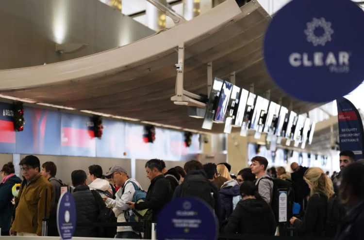 想入境美國先交社群帳號？免簽旅客五年FB、IG、X紀錄全要審　國際旅客怒轟隱私大開採　旅遊業警告恐讓遊客轉向他國