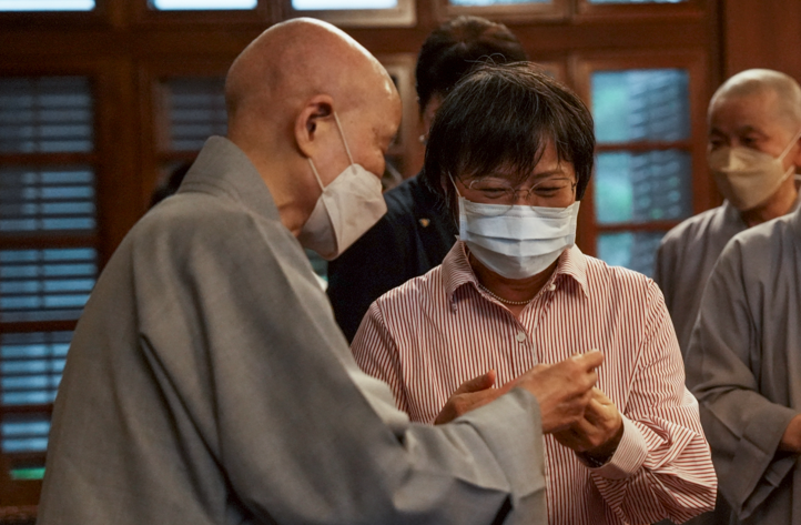 內政部長劉世芳現身靜思精舍 感謝慈濟全力協助災害應變及收容安置工作 成果受肯定