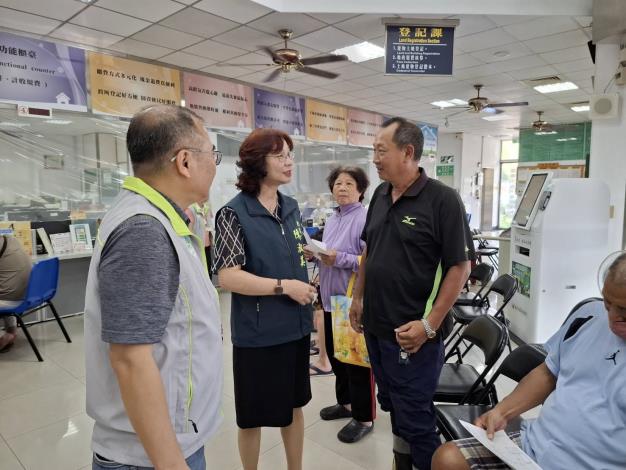 農損補助加速！臺南市地政局長陳淑美視察相關地所，推動地籍謄本申請便民措施