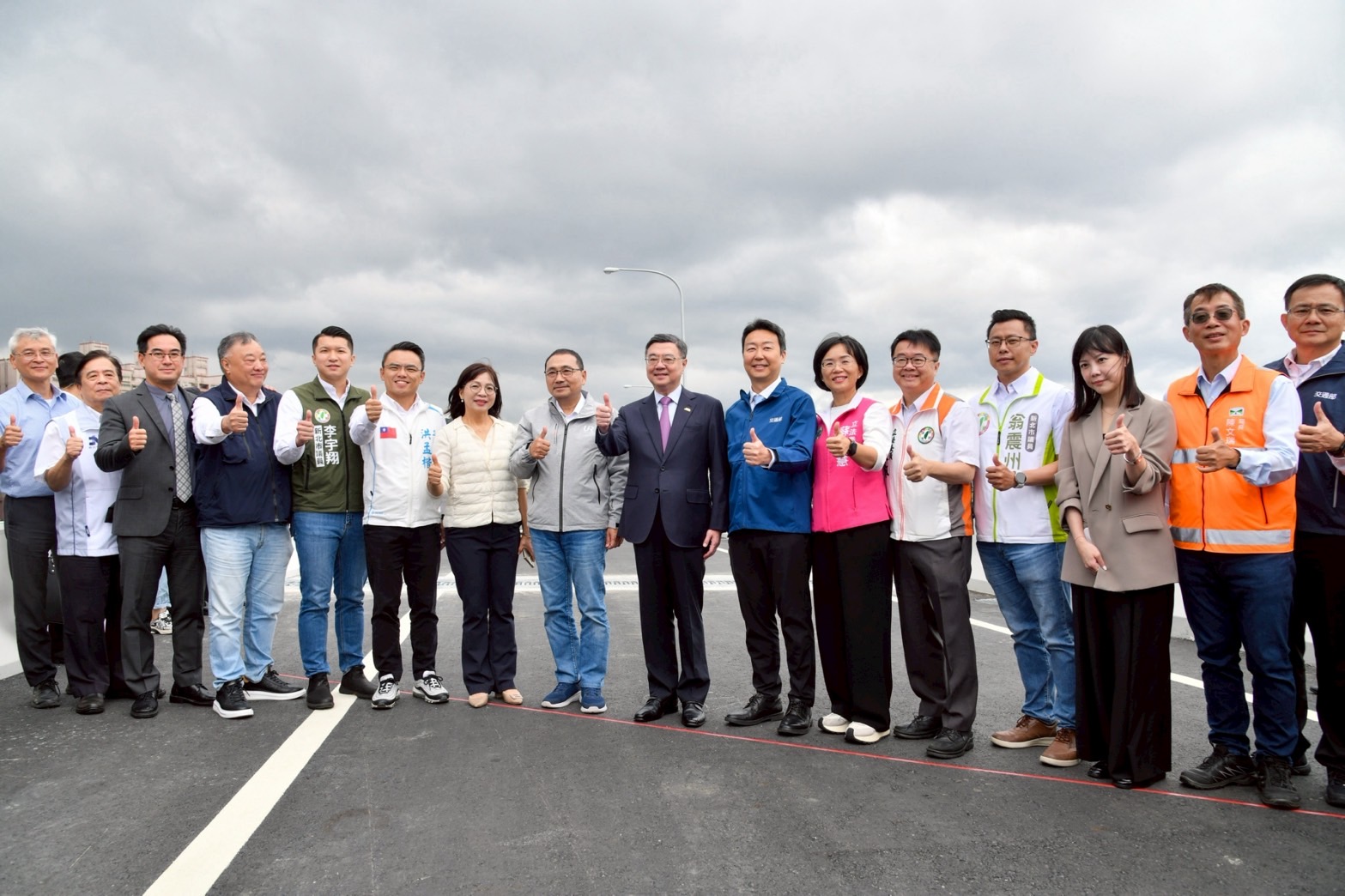 卓榮泰院長視察新北五股交流道改善工程提前完工，強調全力推動交通建設打造順暢路網