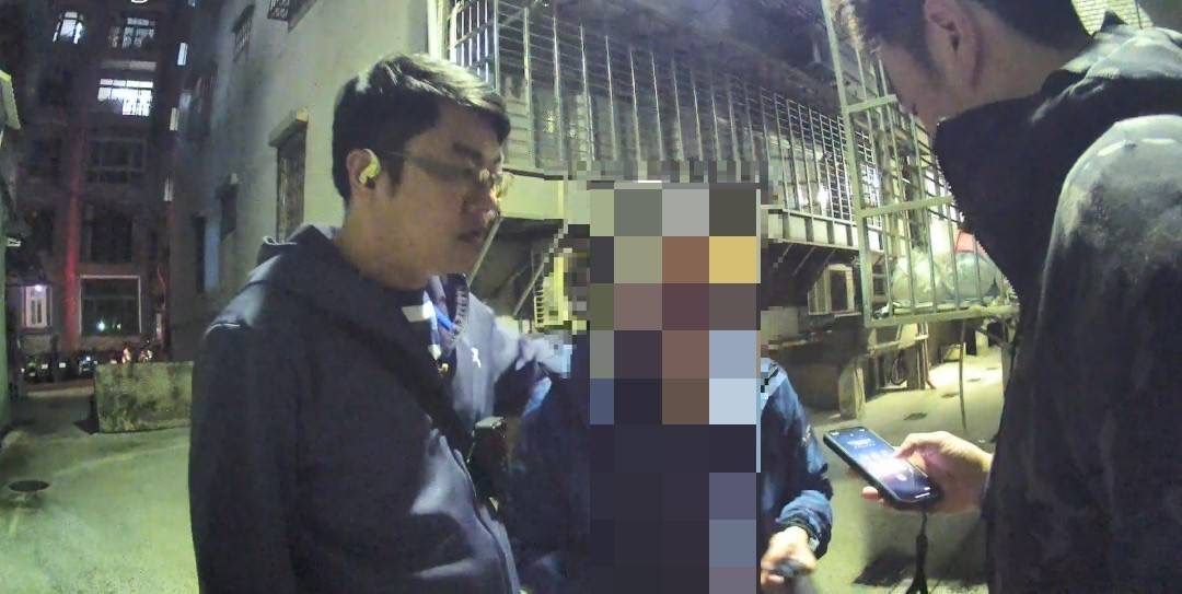 誤信LINE投資群慘賠百萬　臺北內湖警鎖定假投資詐騙　面交車手當場送辦