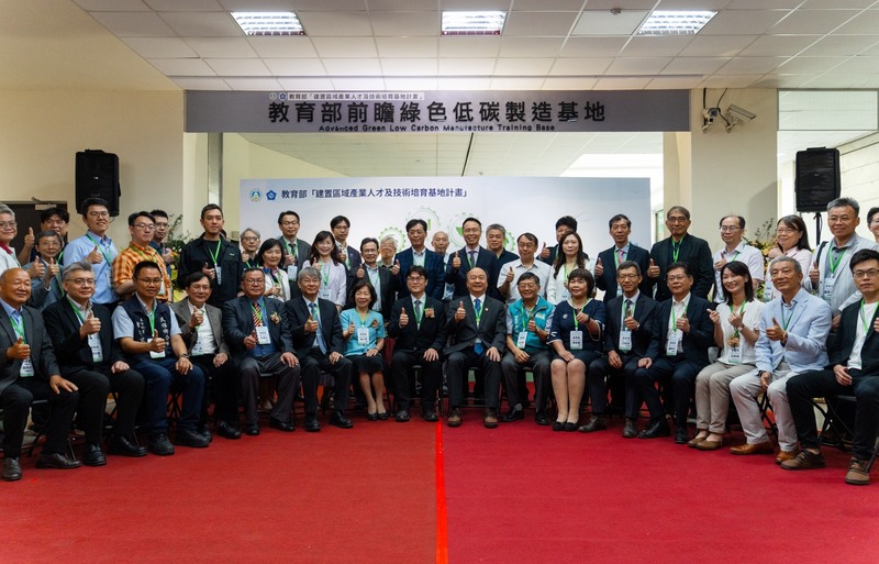 齒輪傳奇邁向低碳革命　中正大學揭牌前瞻綠色低碳製造基地　讓AI賦能成為產業淨零新引擎