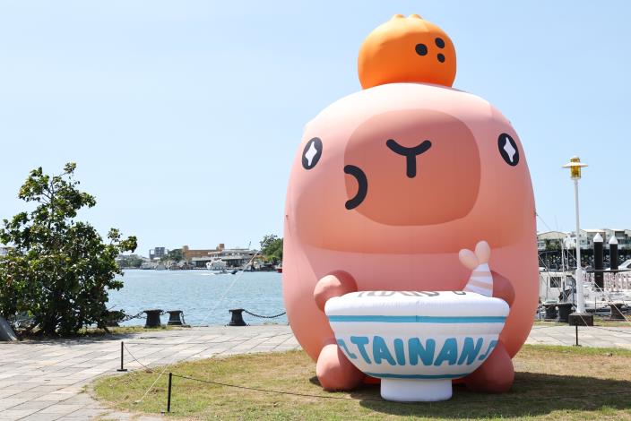 卡比胖拉來了｜臺南安平水上巨偶結合在地美食與假日市集 秋季悠閒趣味體驗