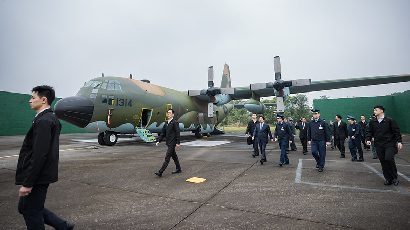 賴清德總統視察屏東空軍第六聯隊 讚揚國軍專業表現並提供最大支持