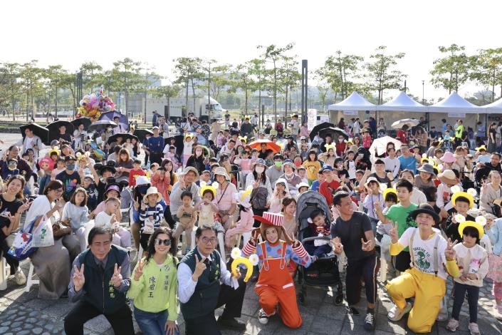 2026台南好young耶誕跨年派對正式開跑：親子活動、氣球秀、街頭藝人表演吸引上千民眾參與