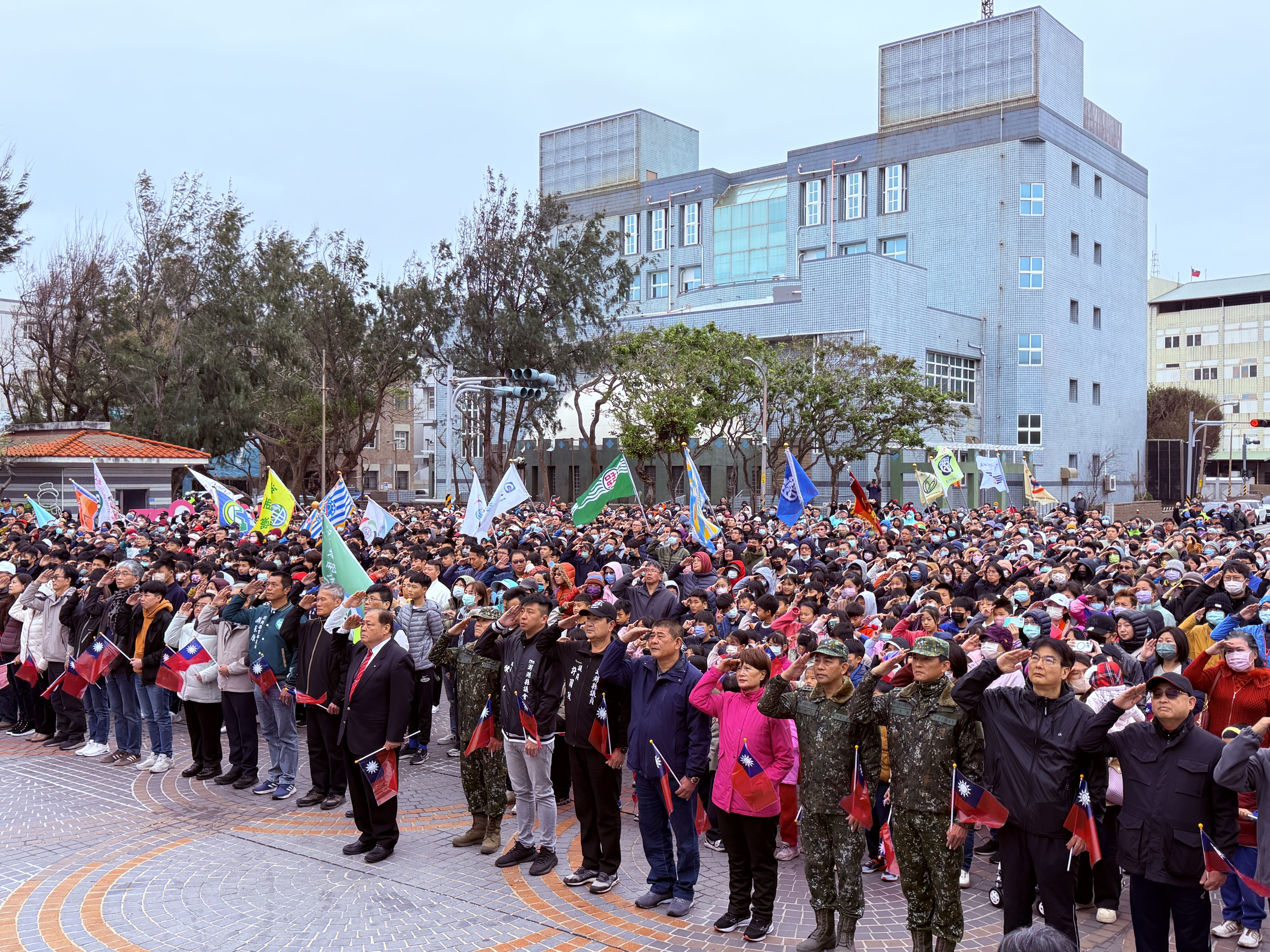114年澎湖縣元旦升旗與慢跑活動熱鬧登場！陳光復感謝夥伴共同努力