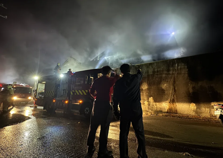 火警迅速撲滅！臺南市安南區城西掩埋場 消防及市府攜手應變 空品監控持續進行保障周邊安全