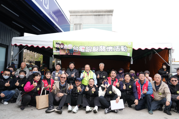 澎湖縣尖山發電廠攜縣長陳光復 公益年貨採購行動陪弱勢長者迎接幸福新年