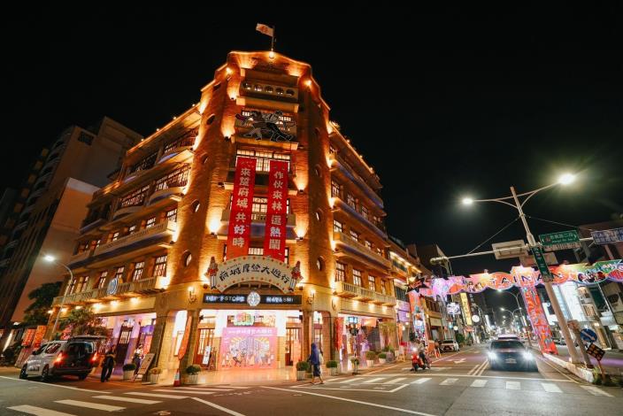 臺南林百貨12月6日摩登大遊行盛事 全市30組團隊帶來精彩表演，點亮冬日街頭，打造觀光新亮點