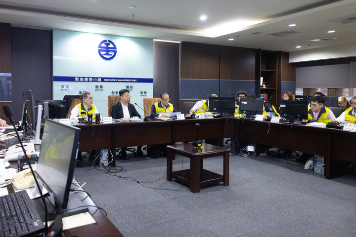視察臺鐵一級應變小組　交通部長陳世凱：優先提供旅運資訊並待積水退後完成設施檢查