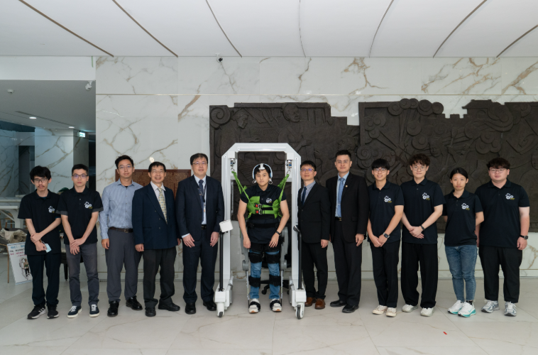 AI智慧復健新突破：全球首創HopeStride步行機器人助患者從想走到能走，打造高齡化社會的行動健康新標準