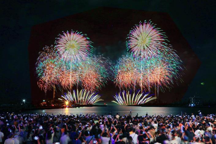 臺南夏日音樂節將軍吼第二夜　美秀集團台客搖滾炸翻全場　6分鐘煙火秀與16吋彩色千輪煙火璀璨登場