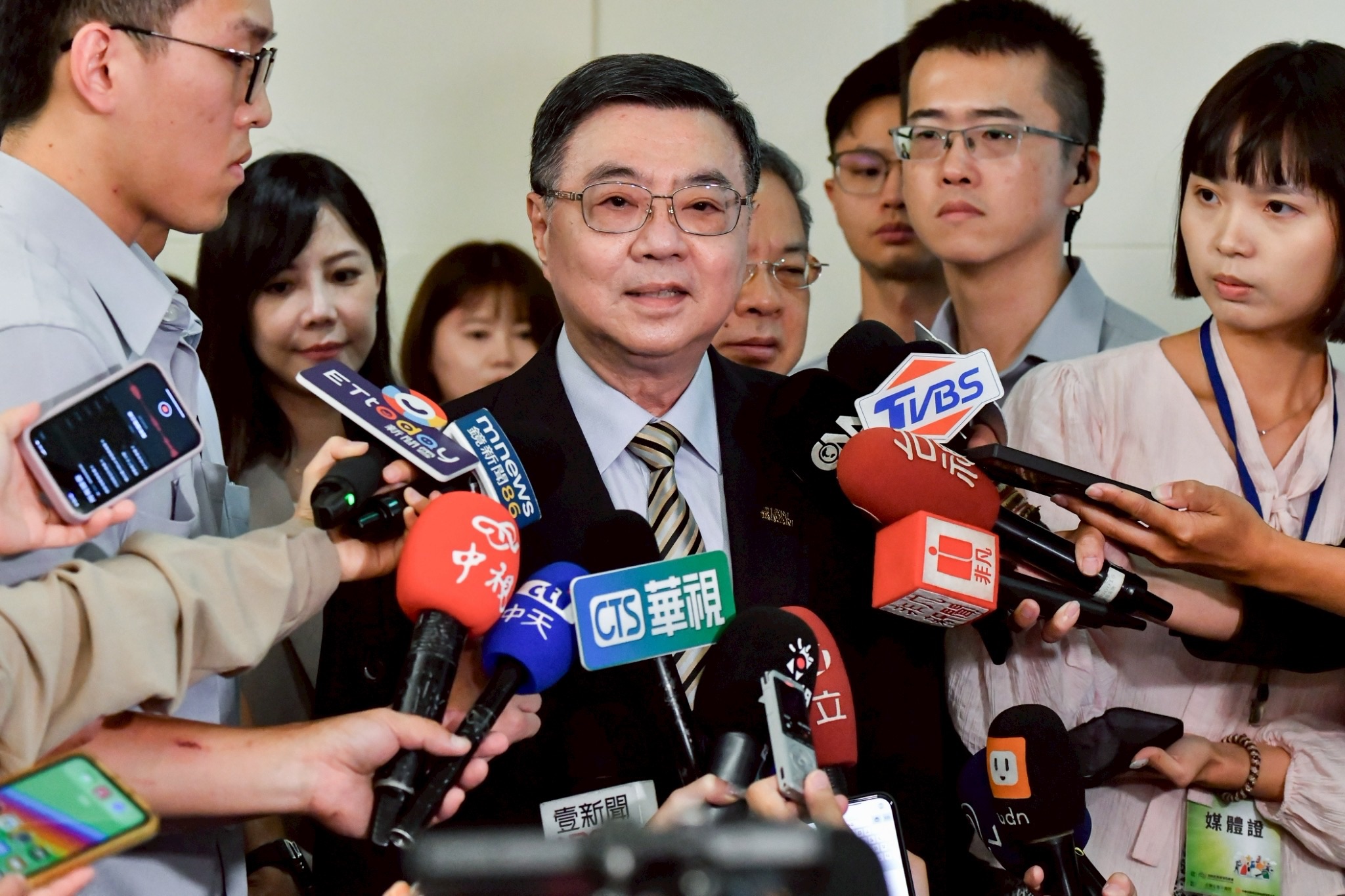 央行選擇性信用管制效果分析：房貸增幅6,268億元 行政院長卓榮泰呼籲加大首購與自住貸款水龍頭