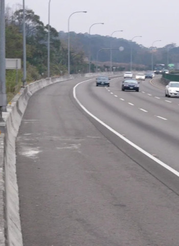 國道飆速158公里 他挨罰辯小腿抽筋還提診斷證明…遭法院打臉