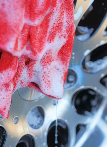 2025台灣五大鐵粉去除劑推薦｜GAMA紫爆鋼圈鐵粉清除劑榮登最暢銷第一名