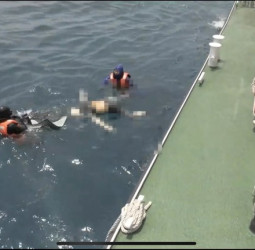 海巡署接獲通報 花蓮七七高地外海發現浮屍 即刻打撈助返家