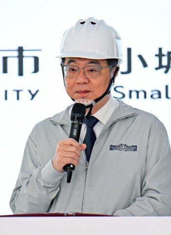 行政院長卓榮泰今視察嘉義市西區全民運動館　預計今年9月9日營運培養更多運動愛好者