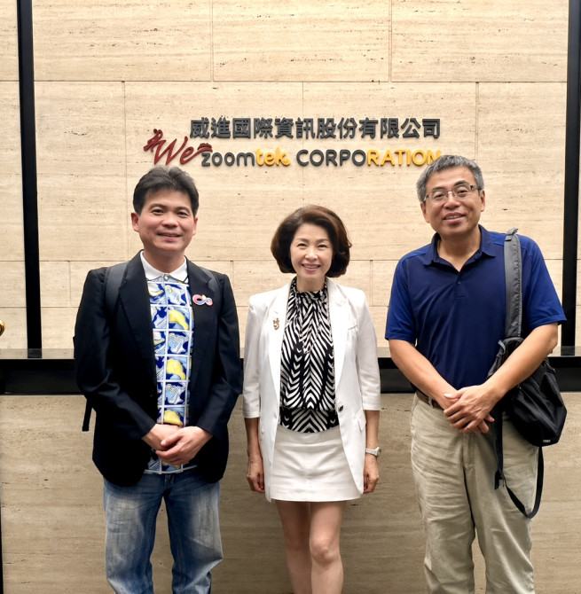 中正企管黃正魁主任拜會威進國際張力潔總經理　探索產學合作與AI教學發展